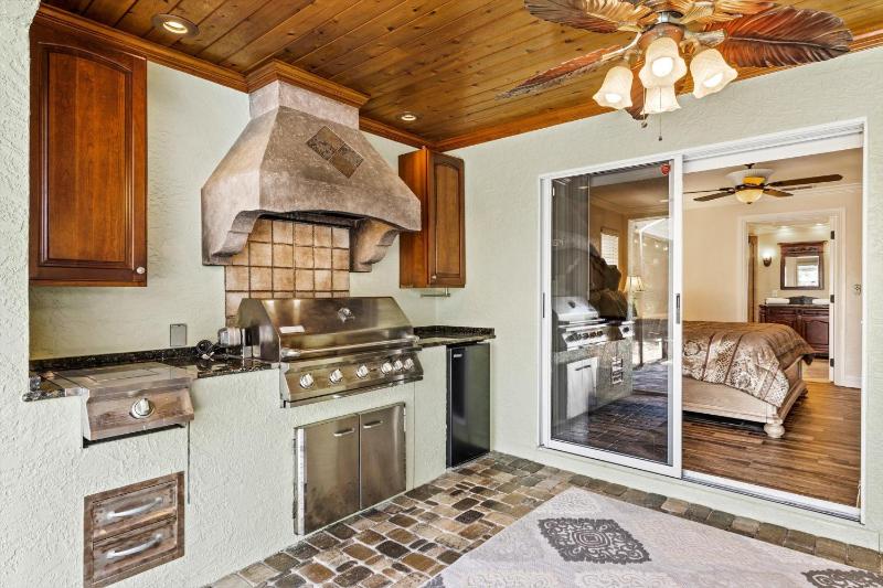 Direct Access Waterfront Villa with Heated Pool & Spa - Edgewater Escape - Roelens Vacations - image 39