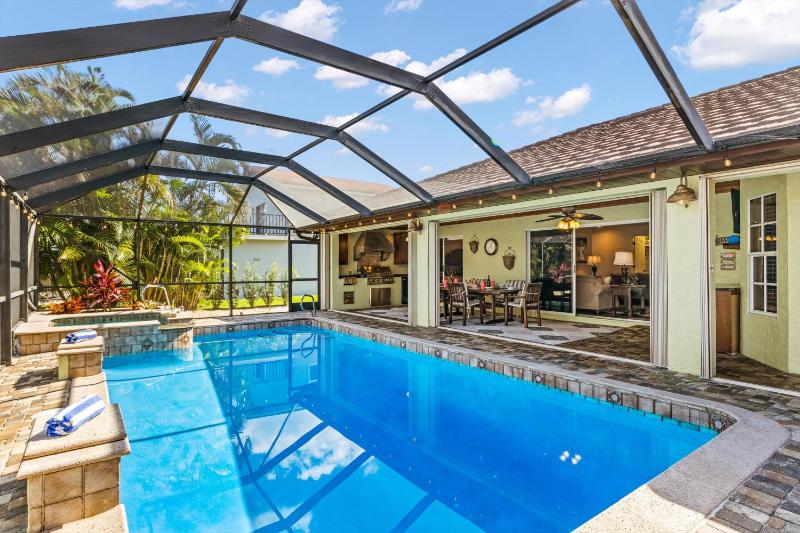 Direct Access Waterfront Villa with Heated Pool & Spa - Edgewater Escape - Roelens Vacations - image 20
