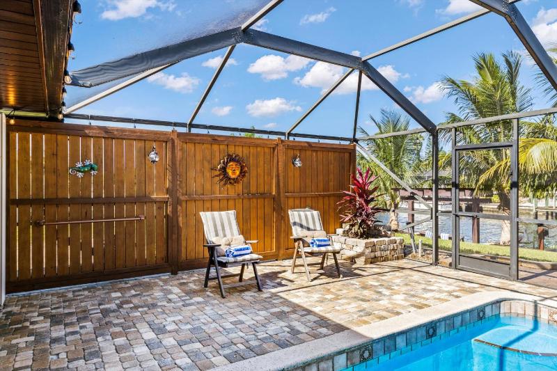 Direct Access Waterfront Villa with Heated Pool & Spa - Edgewater Escape - Roelens Vacations - image 23