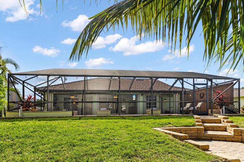 Direct Access Waterfront Villa with Heated Pool & Spa - Edgewater Escape - Roelens Vacations - image 6