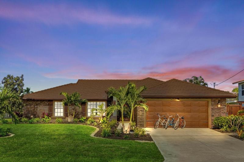 Direct Access Waterfront Villa with Heated Pool & Spa - Edgewater Escape - Roelens Vacations - image 29