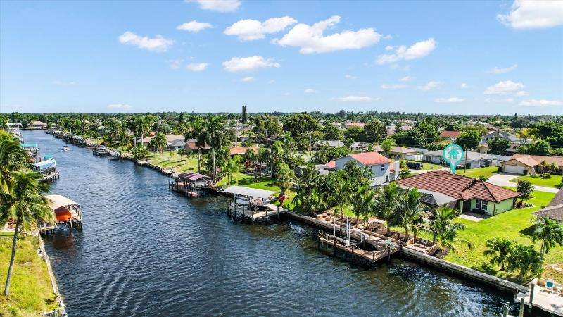 Direct Access Waterfront Villa with Heated Pool & Spa - Edgewater Escape - Roelens Vacations - image 22