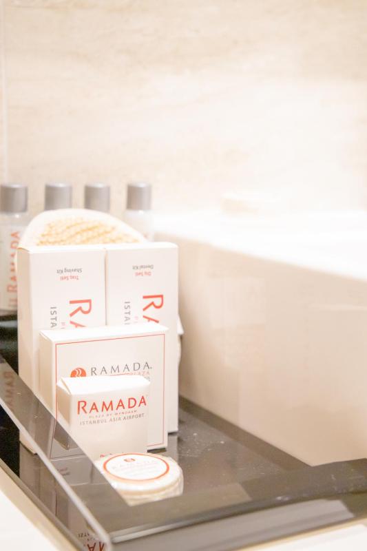 King Suite - Non-Smoking image 3