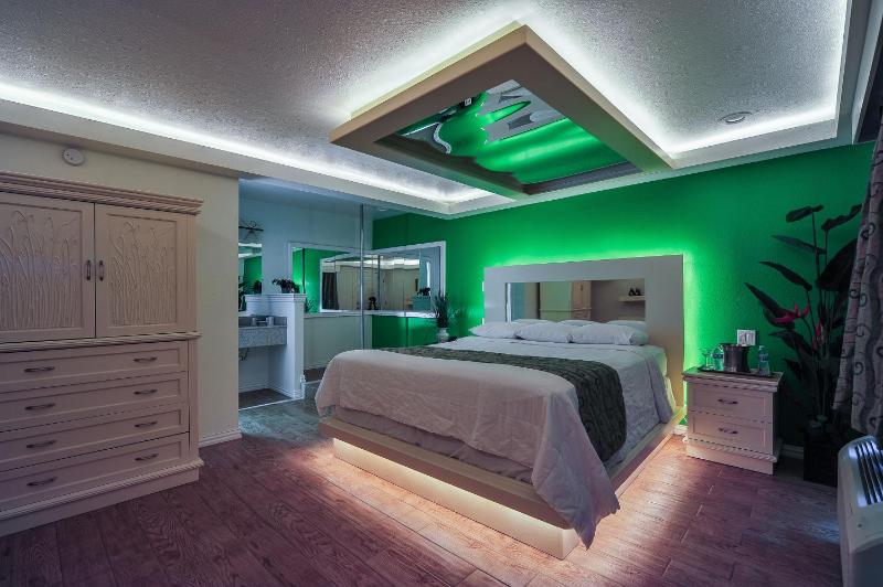 Romantic Suite image 2