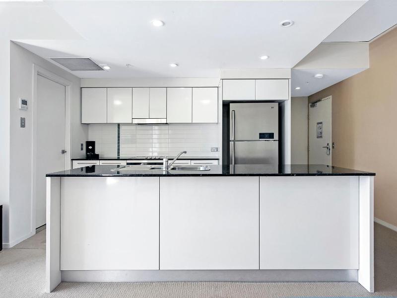 Stunning 2 Bed Apartment in Sierra Grand - CoastHM - image 13
