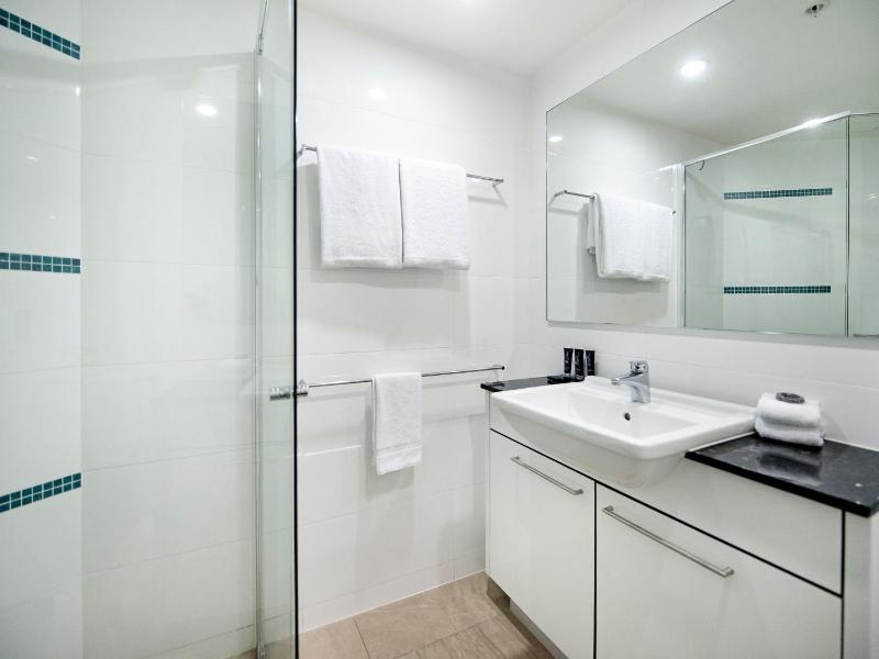 Stunning 2 Bed Apartment in Sierra Grand - CoastHM - image 9