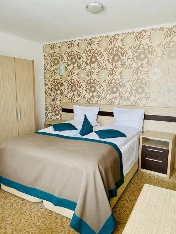 Double or Twin Room image 4