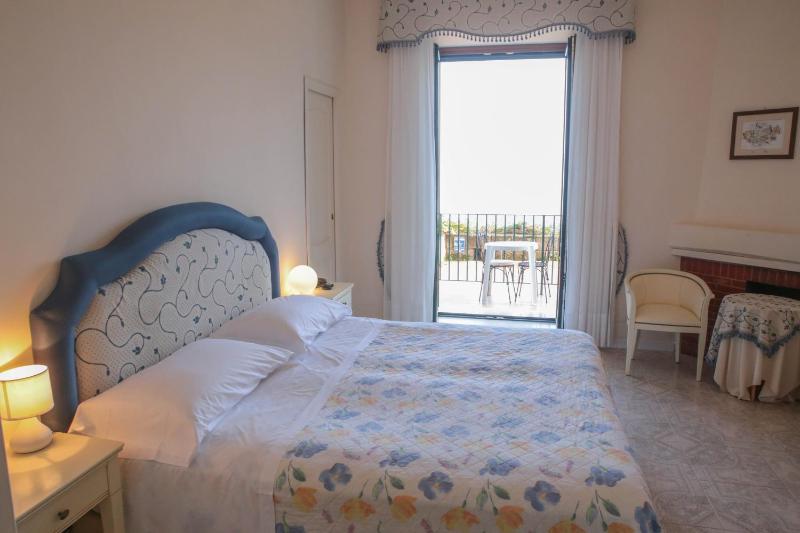 Double or Twin Room with Balcony image 3