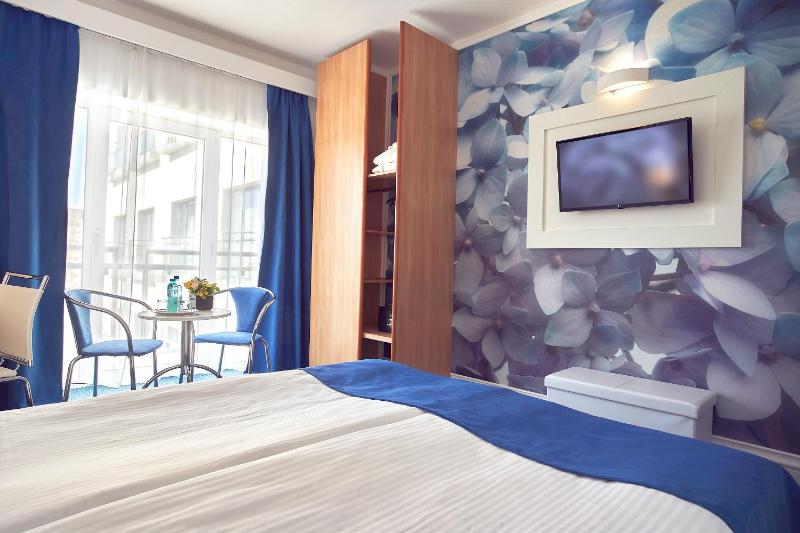 Standard Double Room image 3