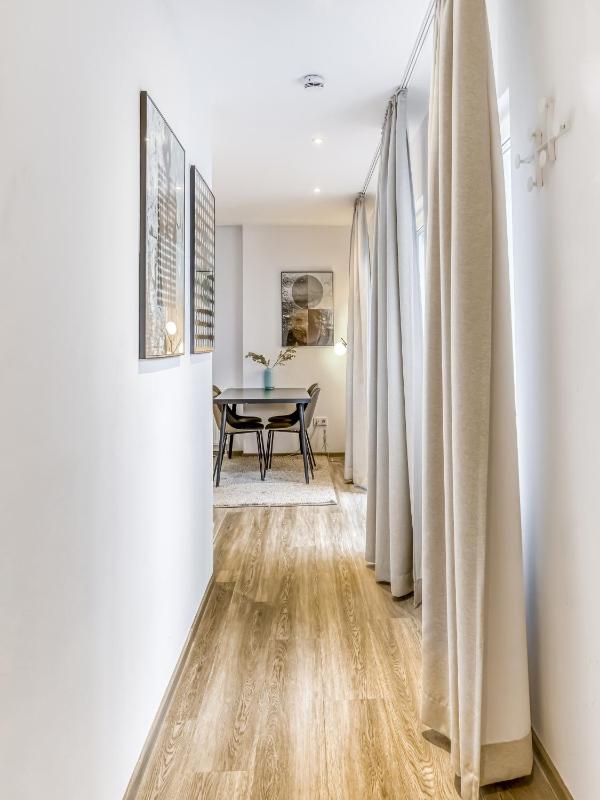 Suite XL with sofa bed and balcony image 2