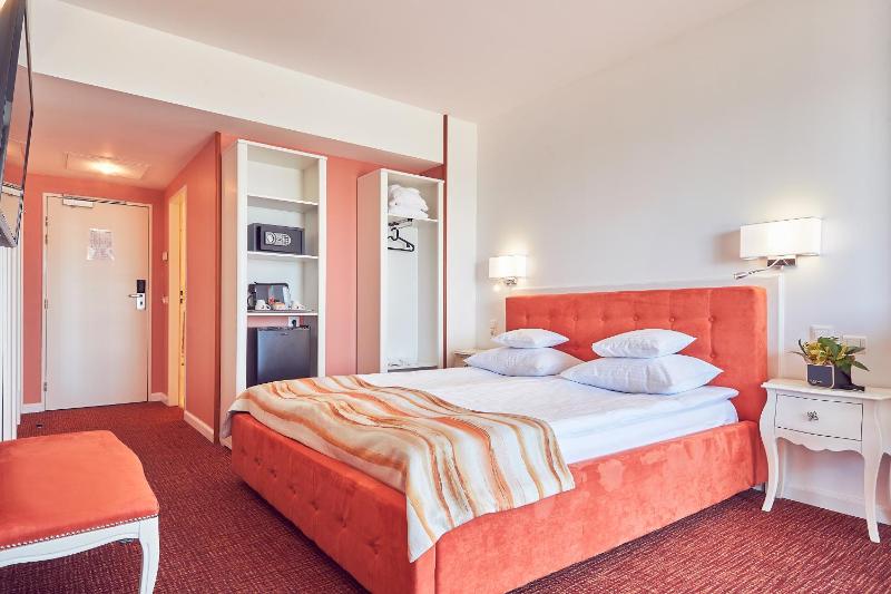 Deluxe Double Room Sea View image 3