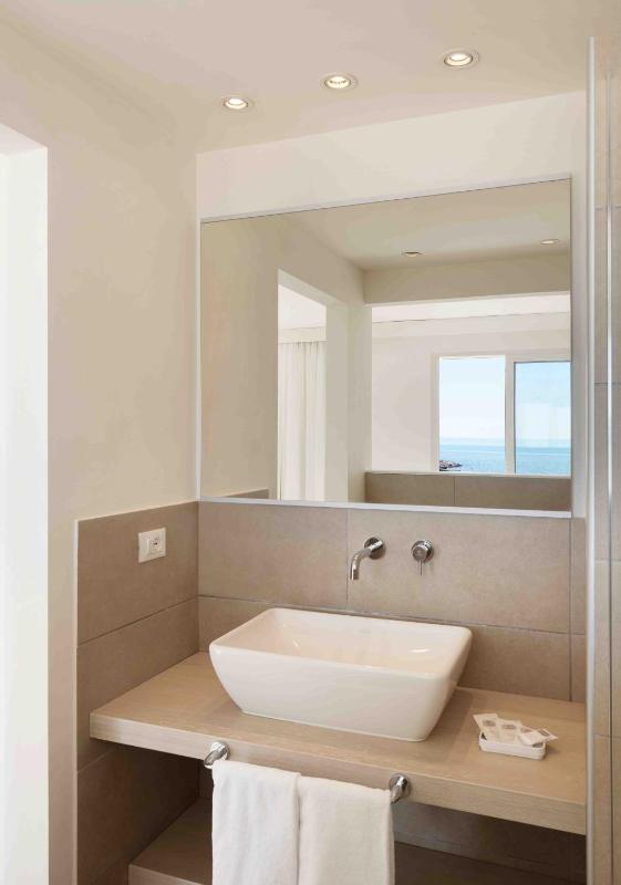 Suite with Sea View image 4