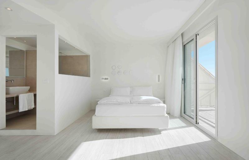 Suite with Sea View image 1