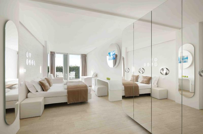 Suite with Sea View image 3