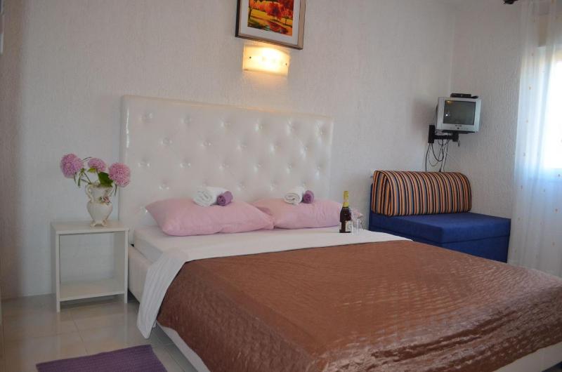 Double Room image 3