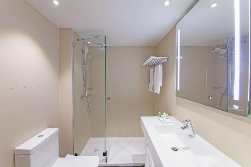 Double Room with Garden View image 4