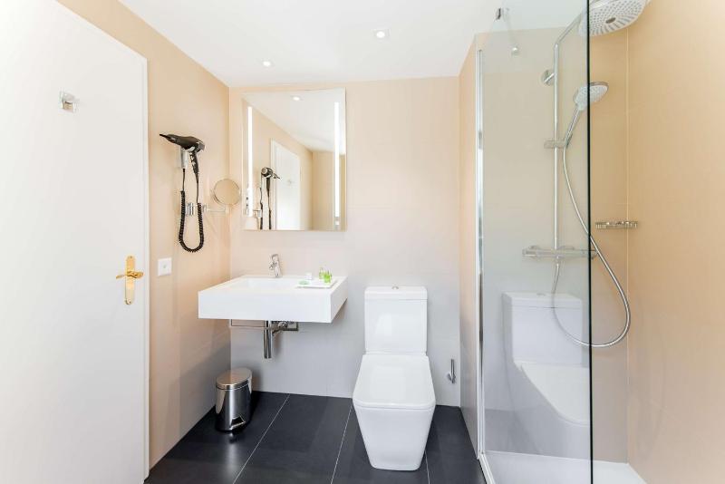 Superior Double or Twin Room image 4