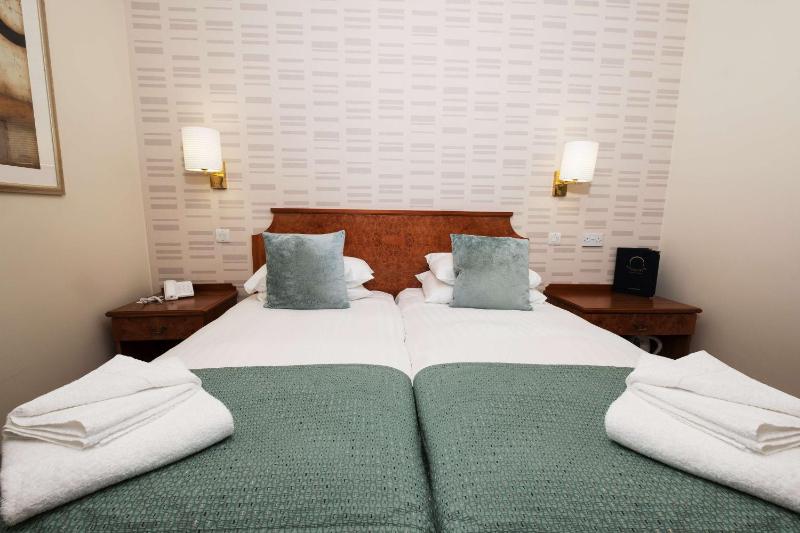 Twin Room image 1