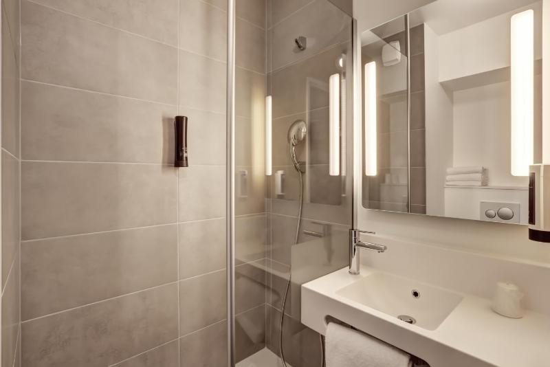 Double Room image 4