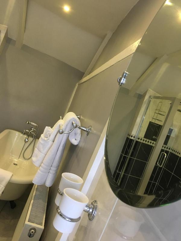 Double Room with Private Bathroom image 1