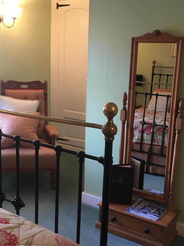 Double Room with Private Bathroom image 2
