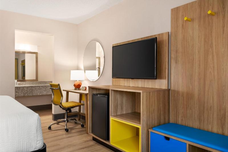 King Room - Non-Smoking image 3