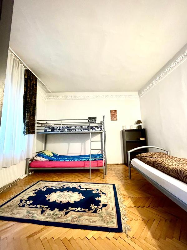 Basic Triple Room with Shared Bathroom image 4