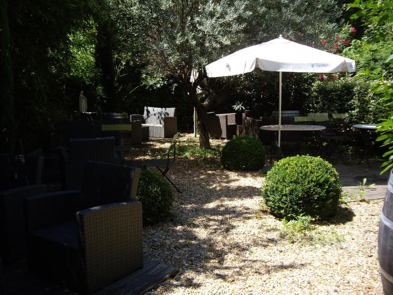 Standard Twin Room image 3