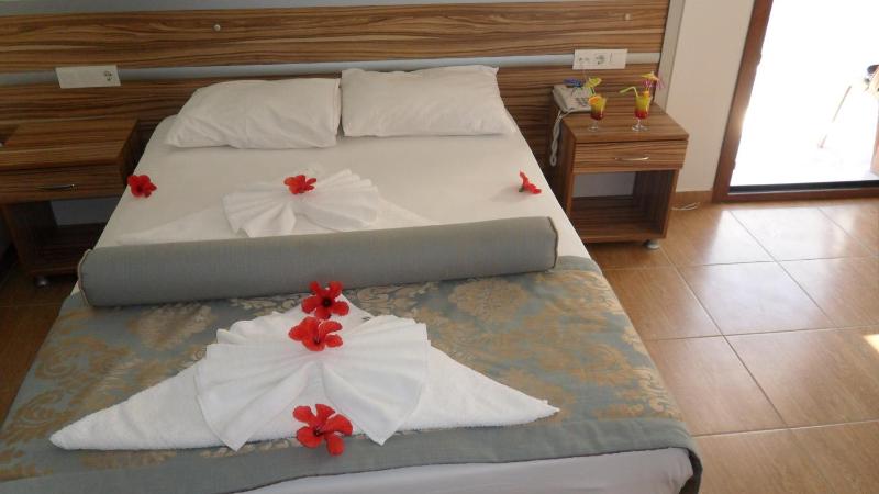 Classic Double Room image 4