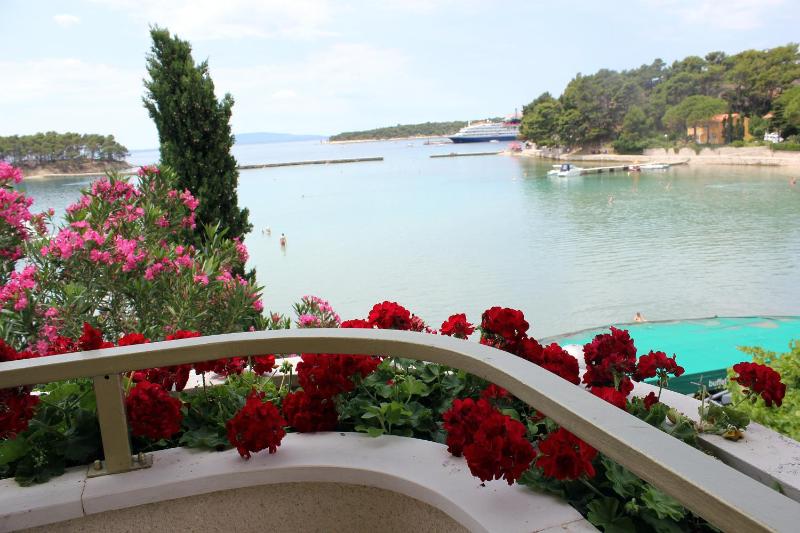 Comfort Two-Bedroom Apartment with Sea View image 4