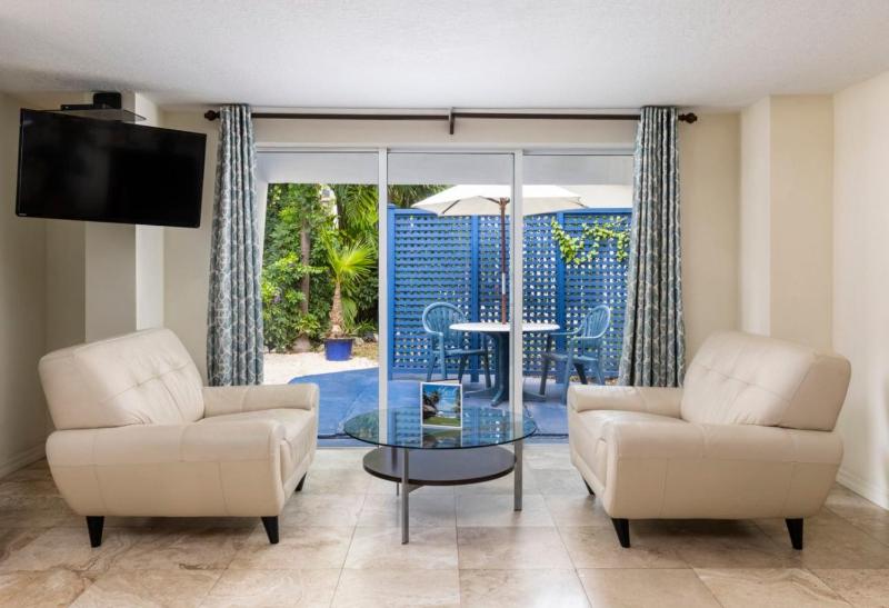 King Room with Garden View image 1
