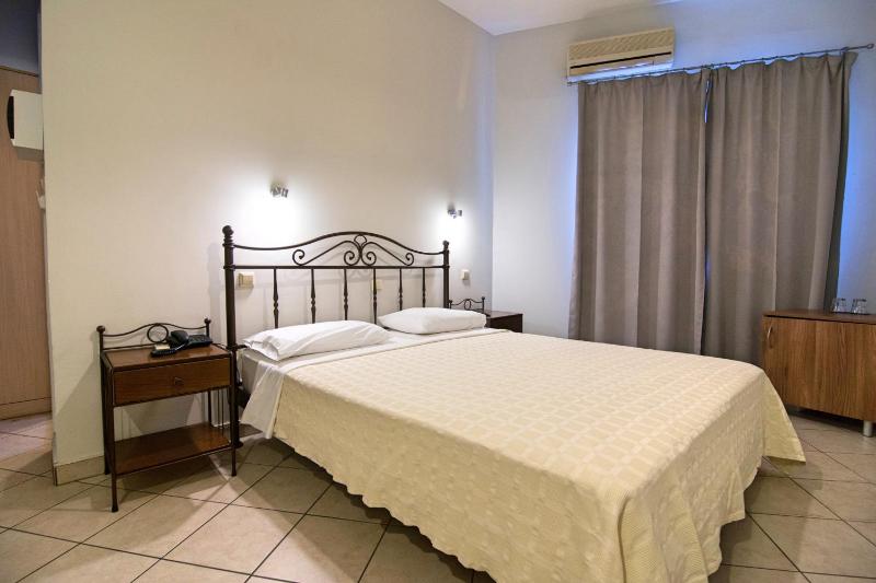 Economy Double Room image 4