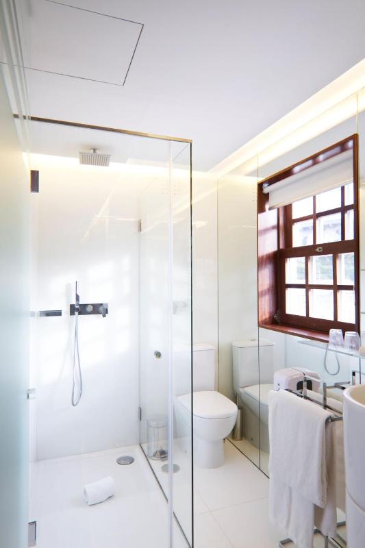 Deluxe Double Room image 2