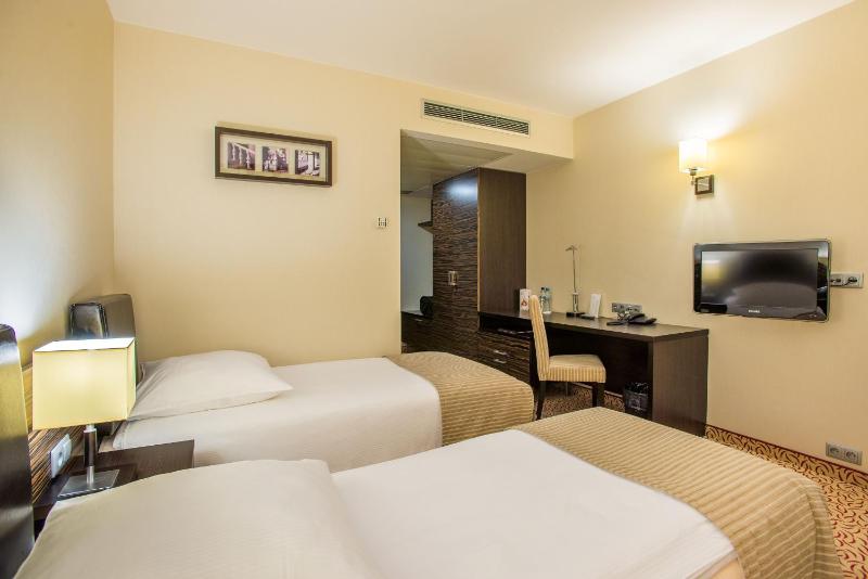 Twin Room image 1
