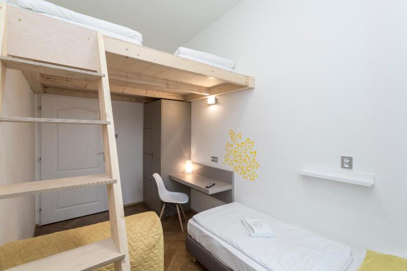 Twin Room with Shared Bathroom image 3