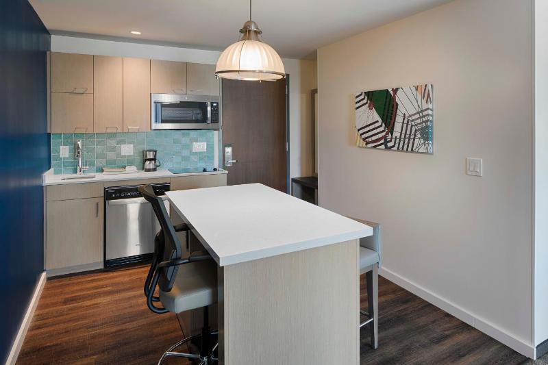 King Studio Suite with Kitchen and Sofa Bed image 4