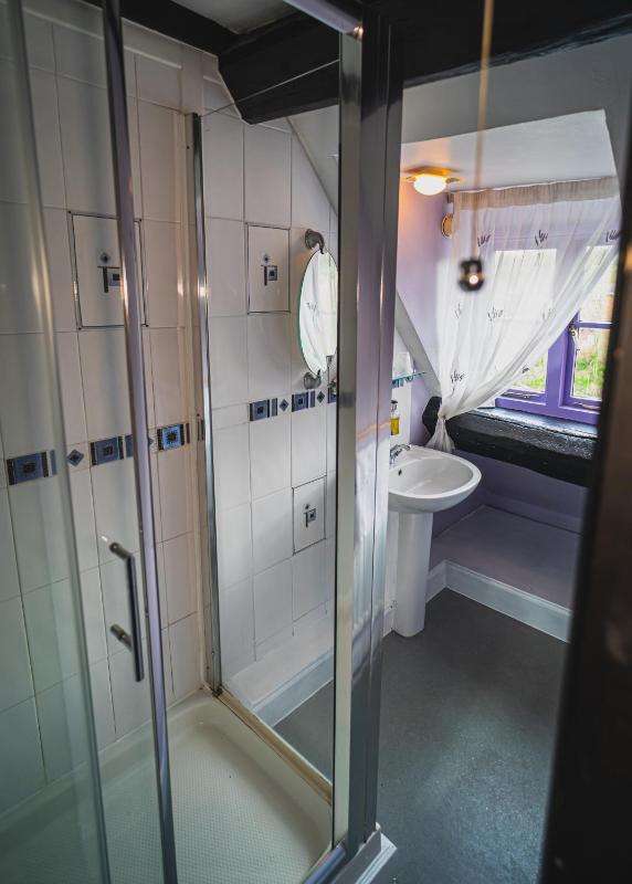 Double Room 1 (Not Pet Friendly) image 1