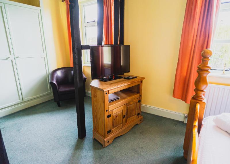 Superior Double Room (Not Pet Friendly) image 4