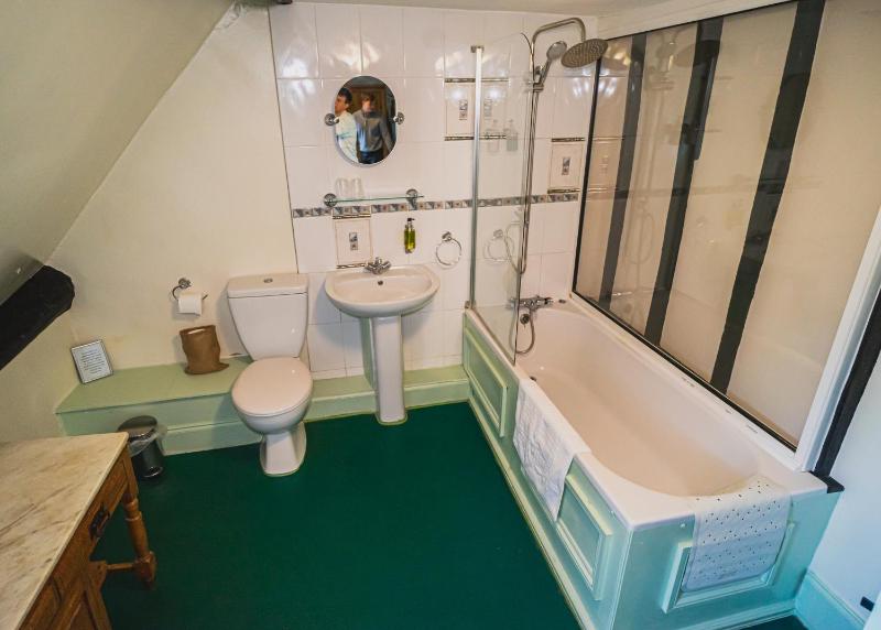 Double Room 2 (Not Pet Friendly) image 2