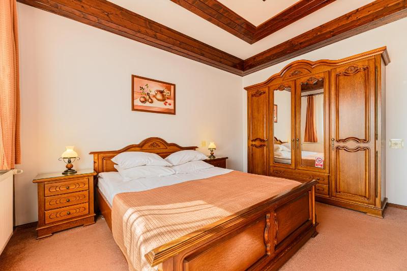 Double Room image 3