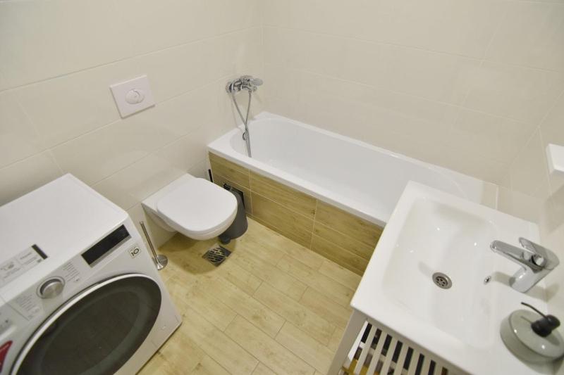 Regina Apartments with free parking - image 10