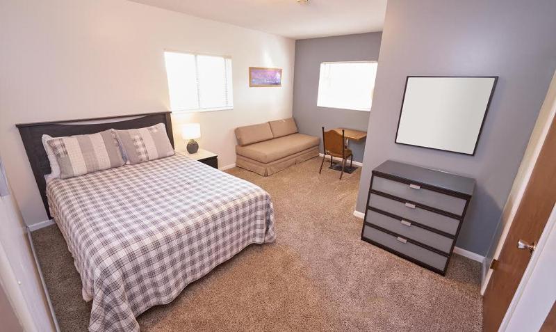 Queen Room image 2