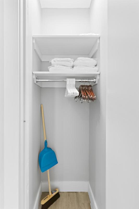 Queen Suite, Non- Smoking image 2
