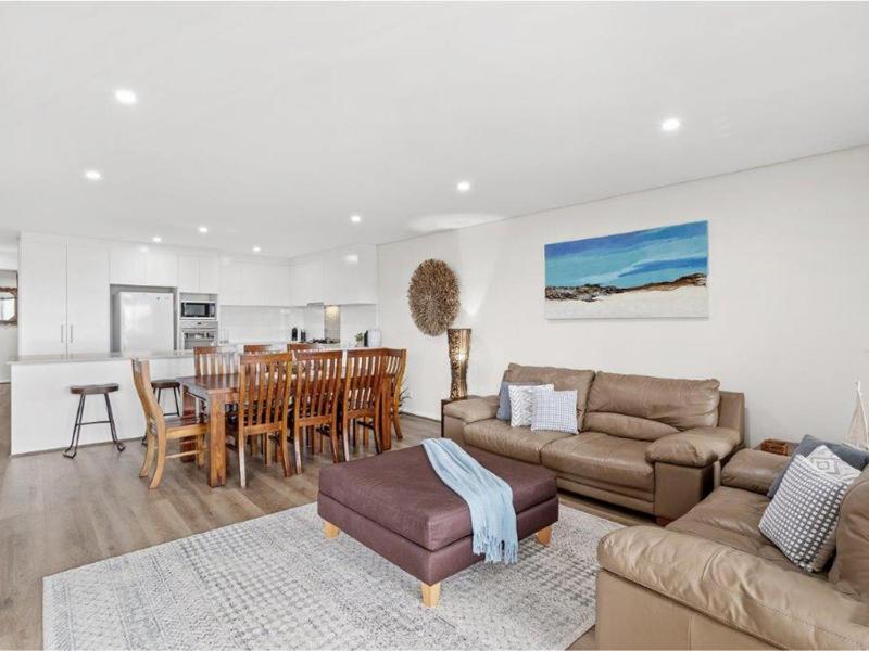 Villa Serene 3 6-10 Market Street - Surfside Apartments WiFi water views Air Con Pool - image 22