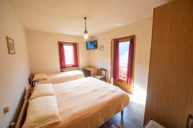 Classic Triple Room image 1