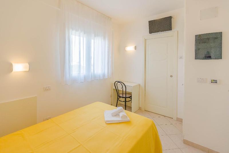 Single Room image 3