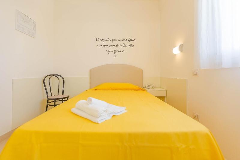 Single Room image 1