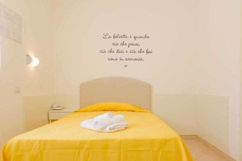Single Room image 4