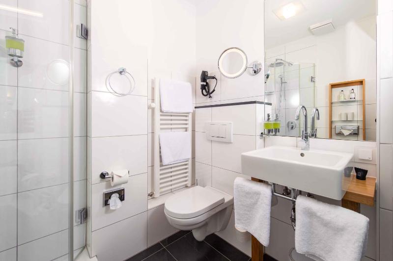 Standard Single Room image 4