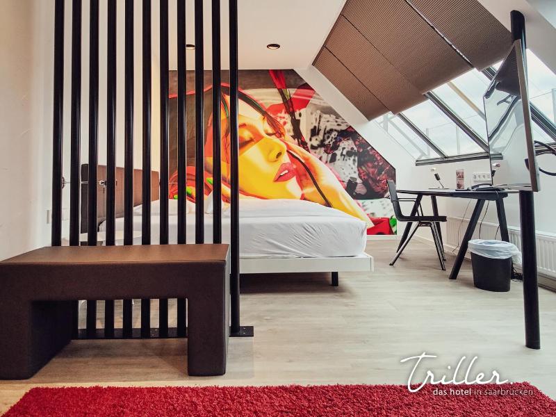 Deluxe Double Room with Balcony image 4